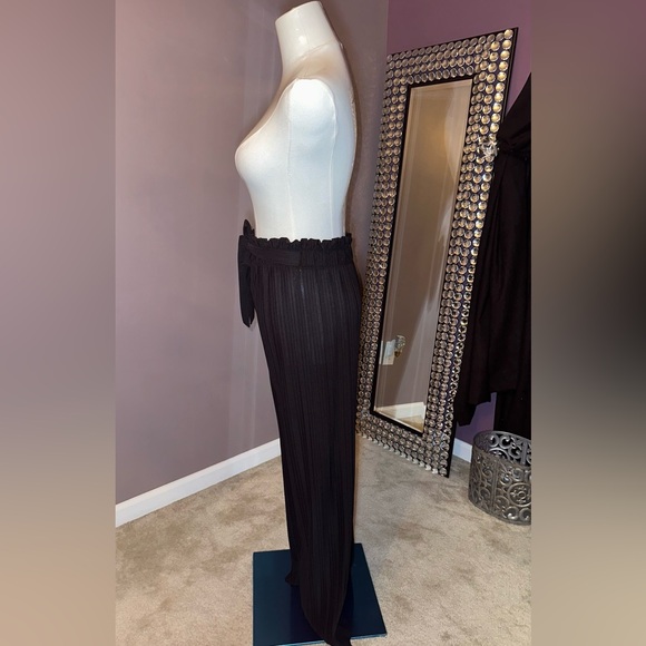 Elegant Black Pleated Pants - Picture 4 of 8